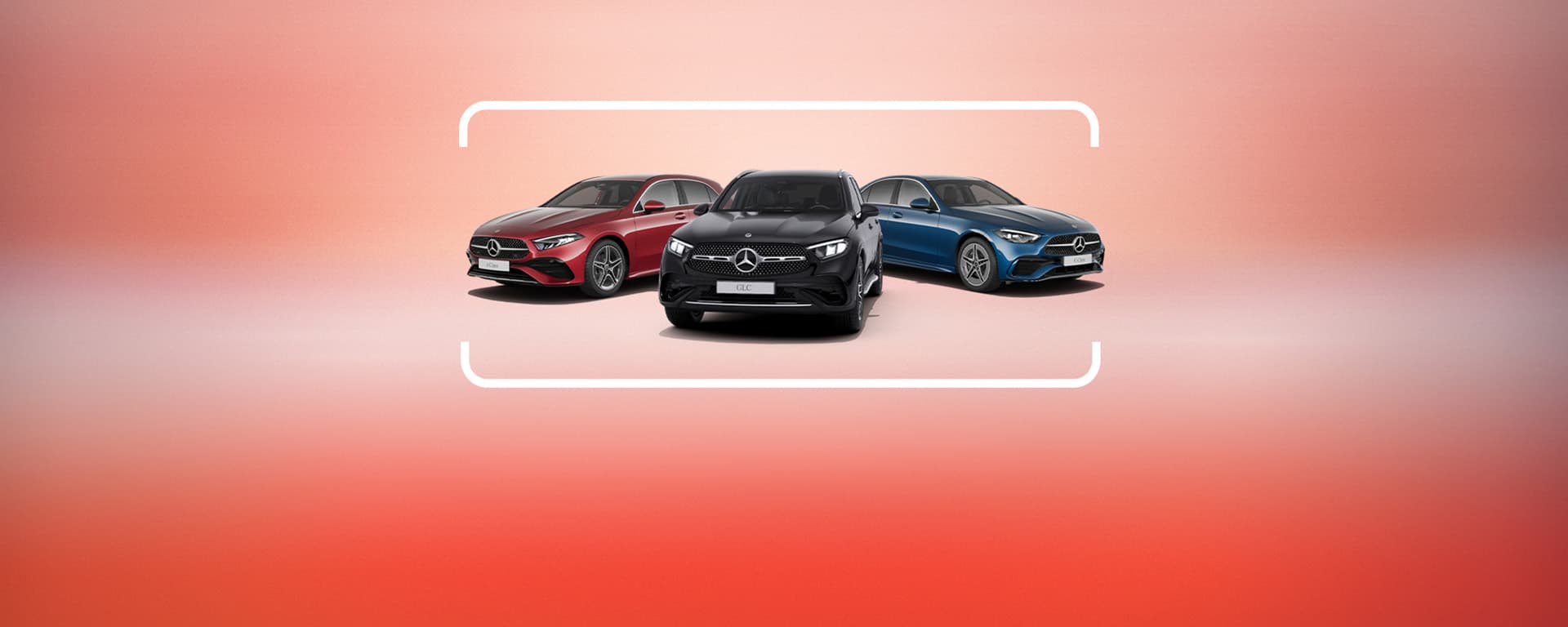 Drei Mercedes-Benz Fahrzeuge in Rot, Schwarz und Blau vor einem roten Farbverlauf, eingerahmt in einer weißen Klammer