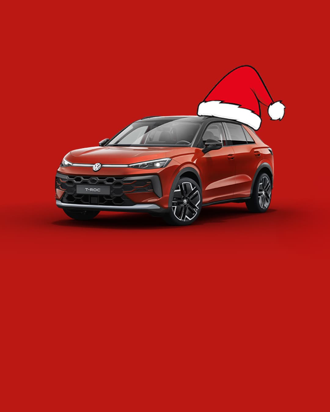 Ein roter T-Roc steht vor einem roten Hintergrund