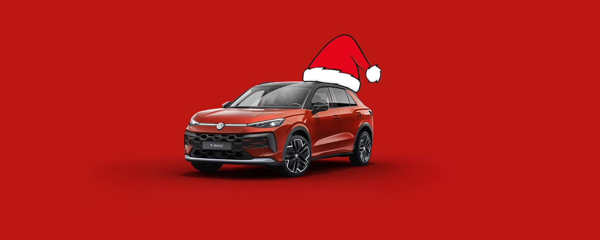 Ein roter T-Roc steht vor einem roten Hintergrund