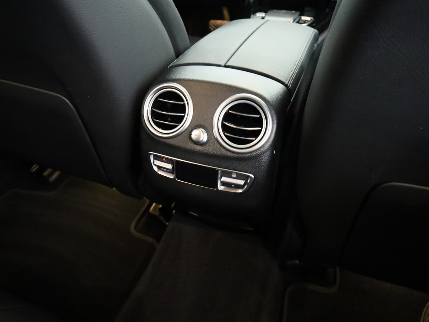 Mercedes-Benz EQC 400 4M Bild 24