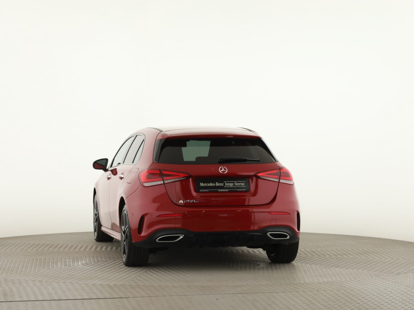Mercedes-Benz A 250 e Bild 4