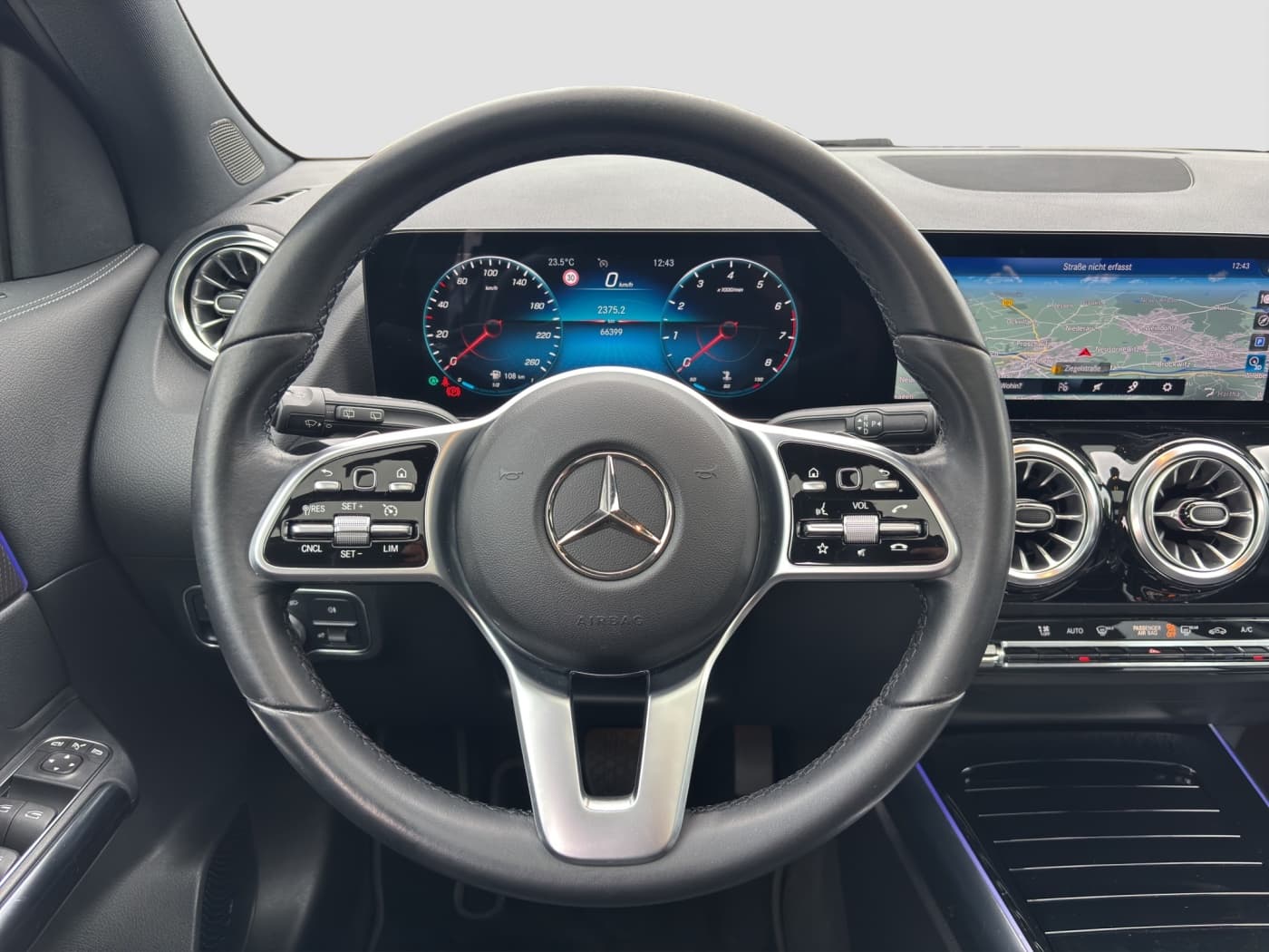 Mercedes-Benz GLA 180 Bild 10