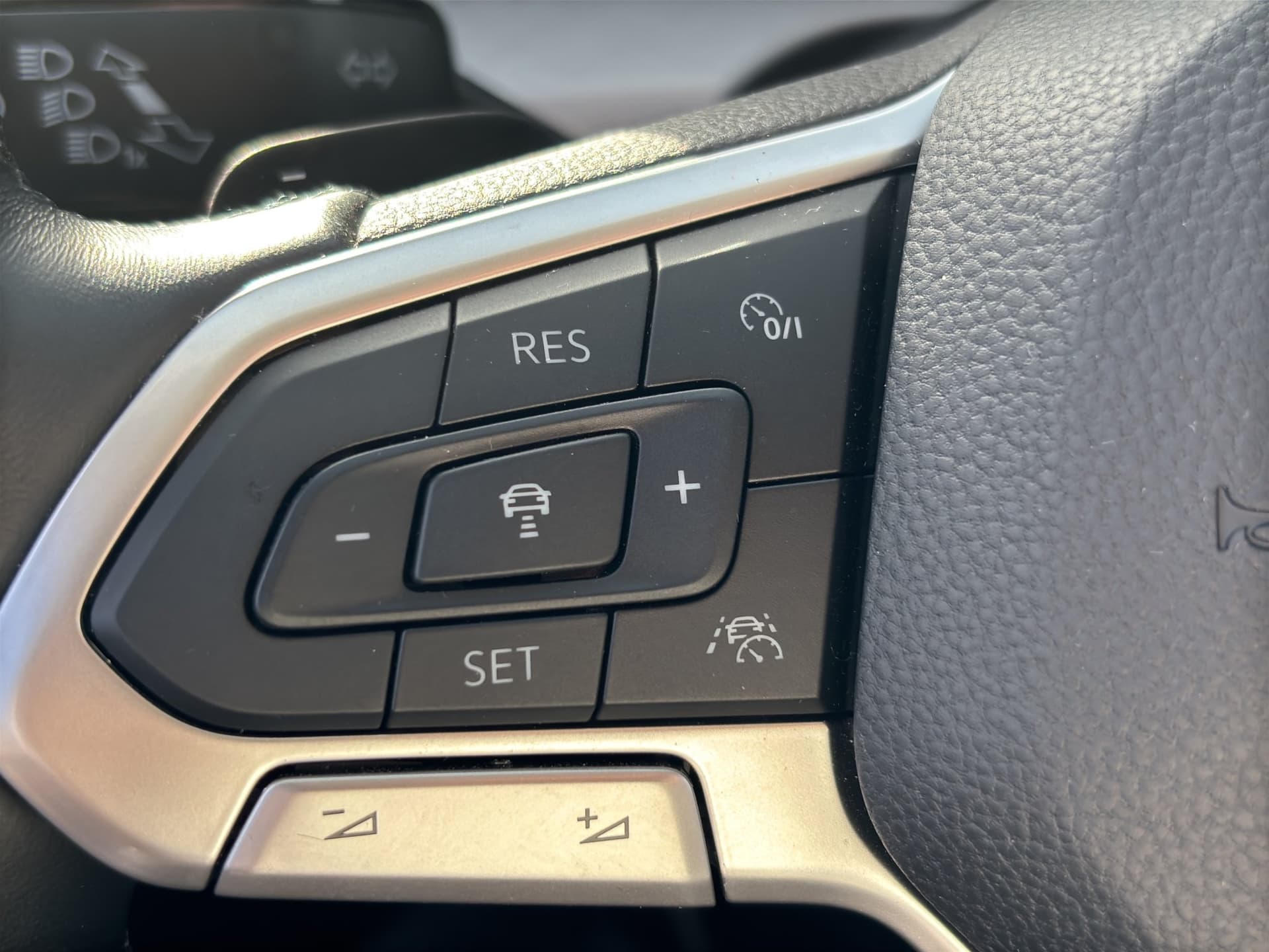 Volkswagen Golf Life 1.0 TSI DSG 110 PS ACC NAVI Kamera Bild 19