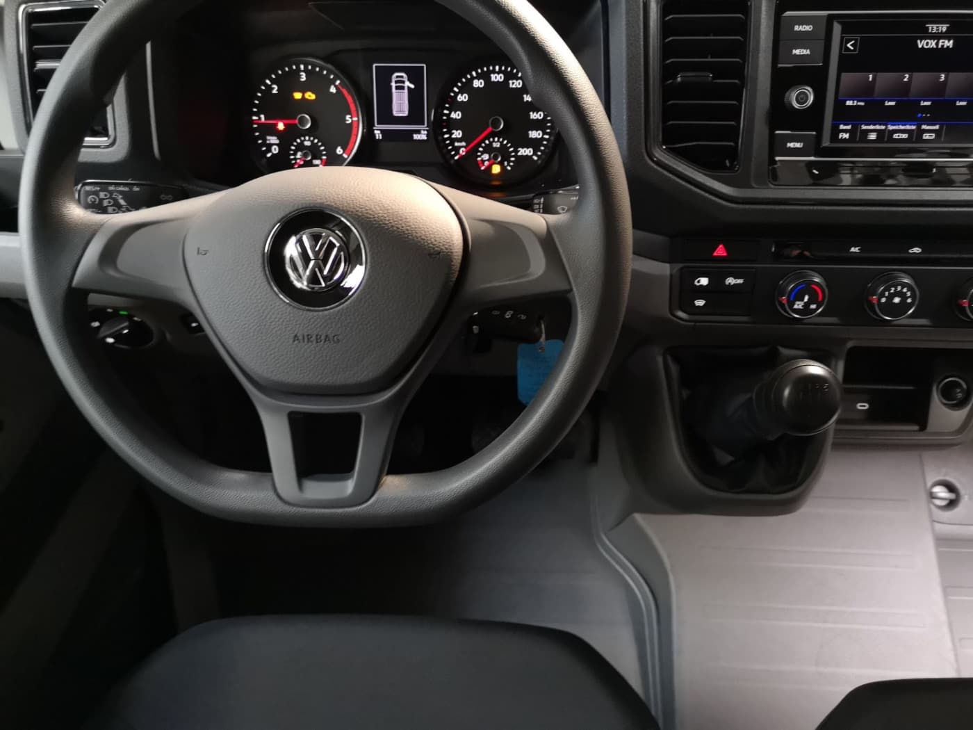 Volkswagen Crafter 35 Kasten Motor: 2.0 l TDI EU6-EA SCR 103 kW Getriebe: Frontantrieb 6-Gang-Schaltgetriebe Ra Bild 10