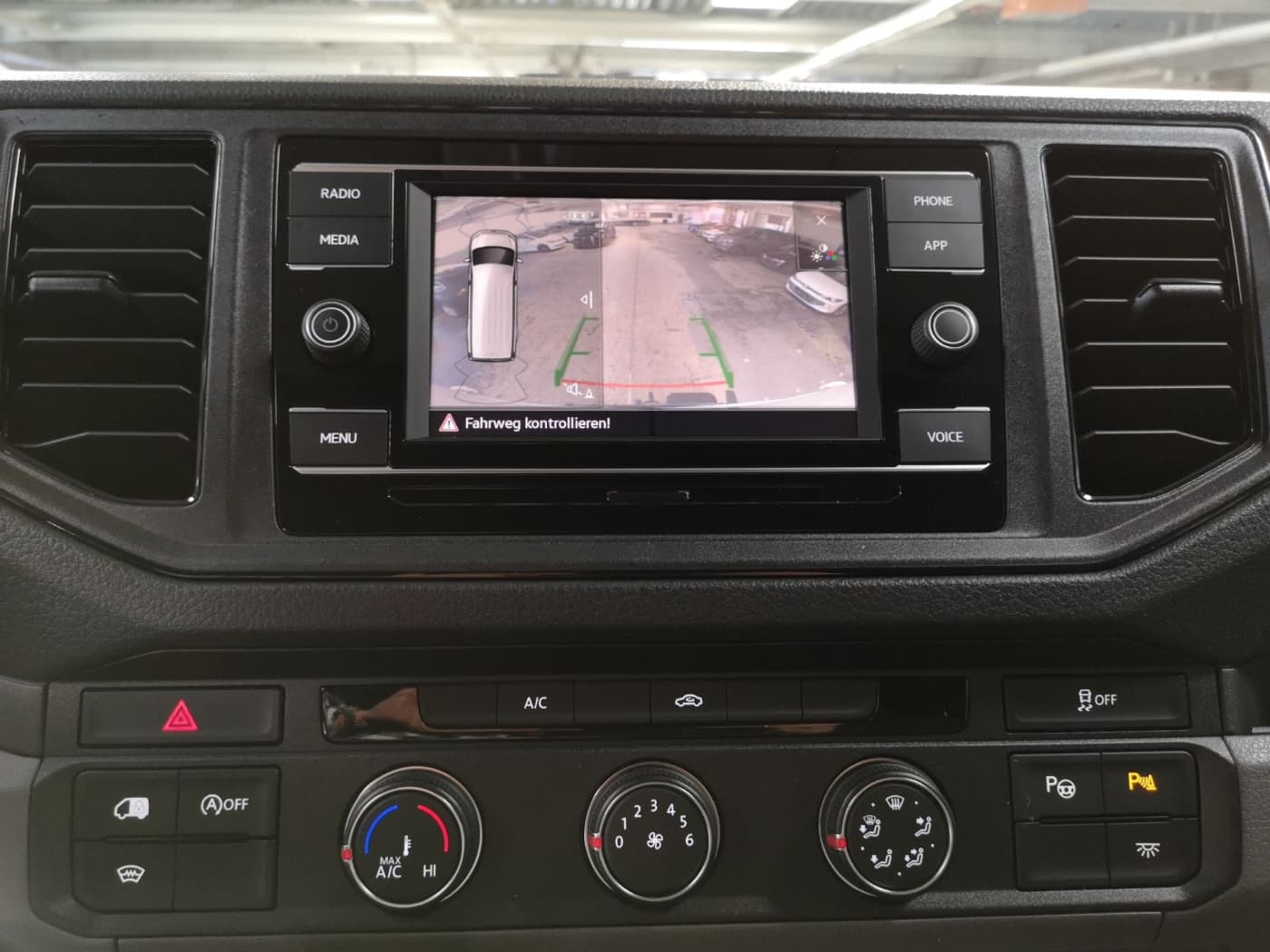 Volkswagen Crafter 35 Kasten Motor: 2.0 l TDI EU6-EA SCR 103 kW Getriebe: Frontantrieb 6-Gang-Schaltgetriebe Ra Bild 26