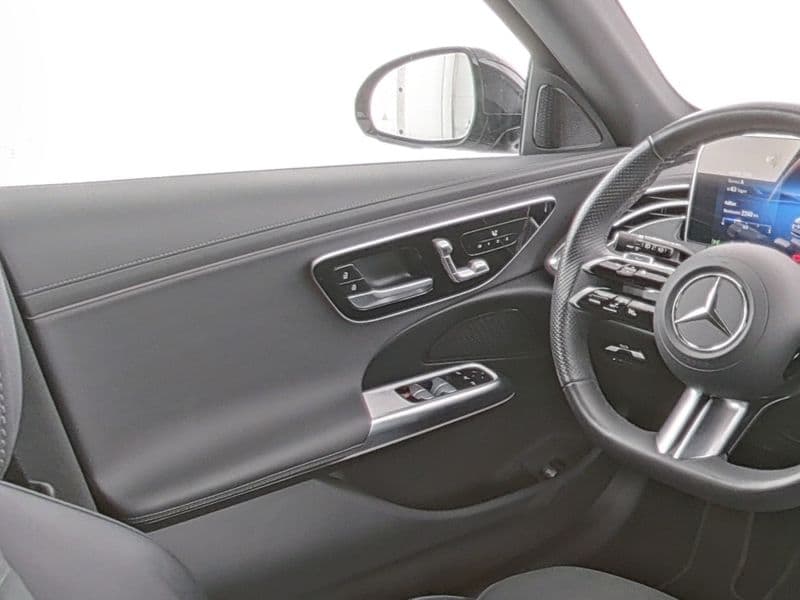 Mercedes-Benz E 220 d T Bild 8