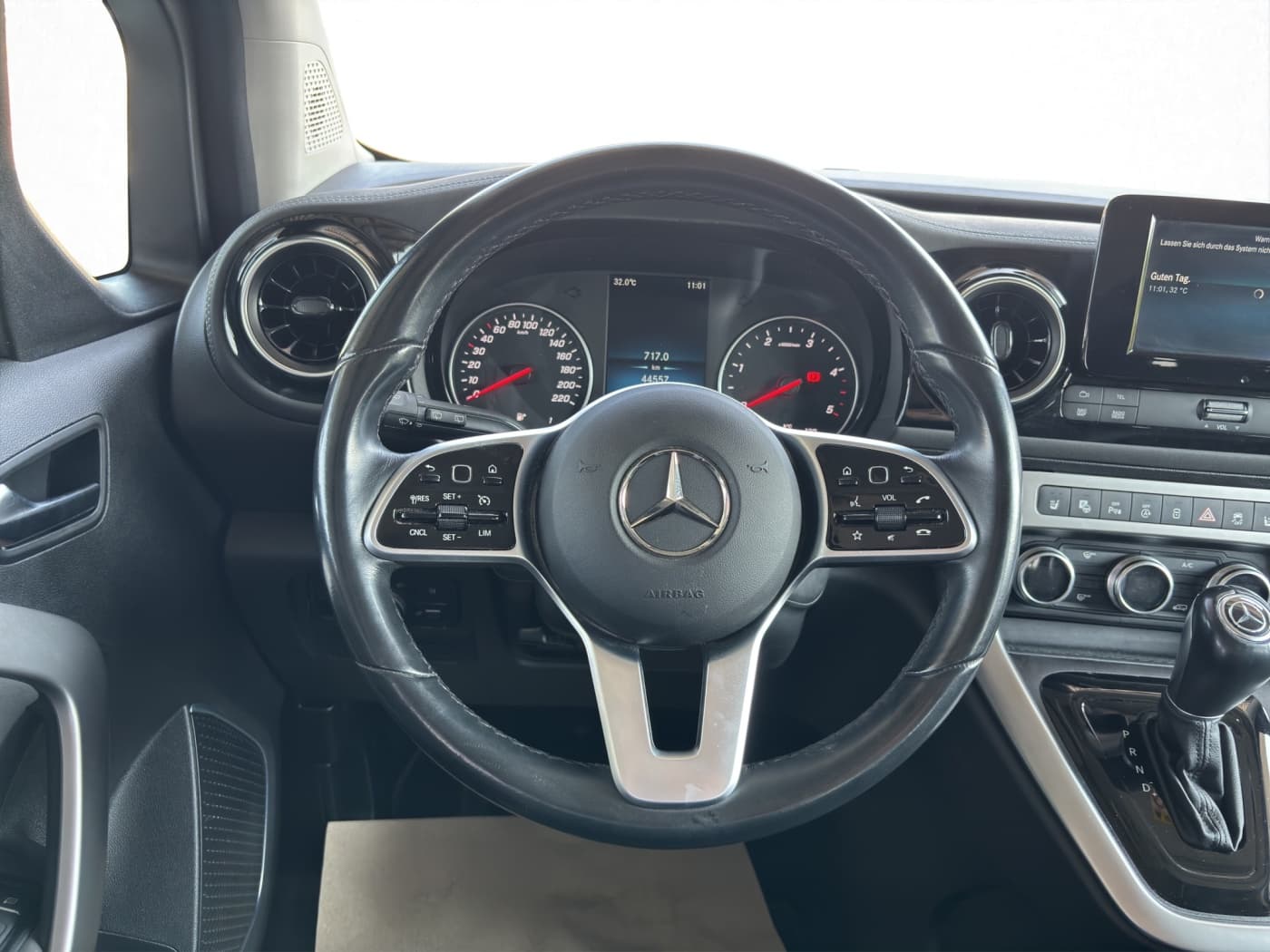 Mercedes-Benz T 180 d PROGRESSIVE Standard Bild 10