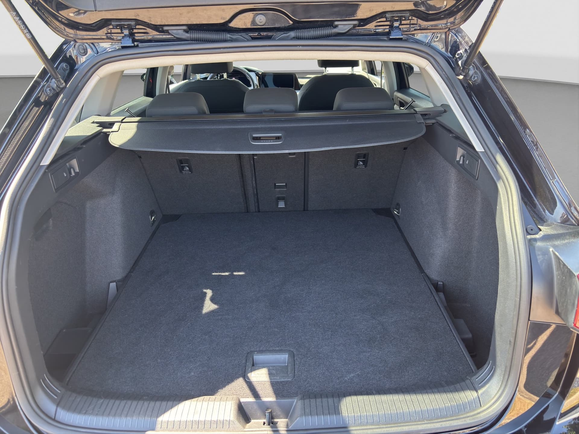 Volkswagen Golf Variant 2.0 TDI 115 PS NAVI ACC KAMERA Bild 16