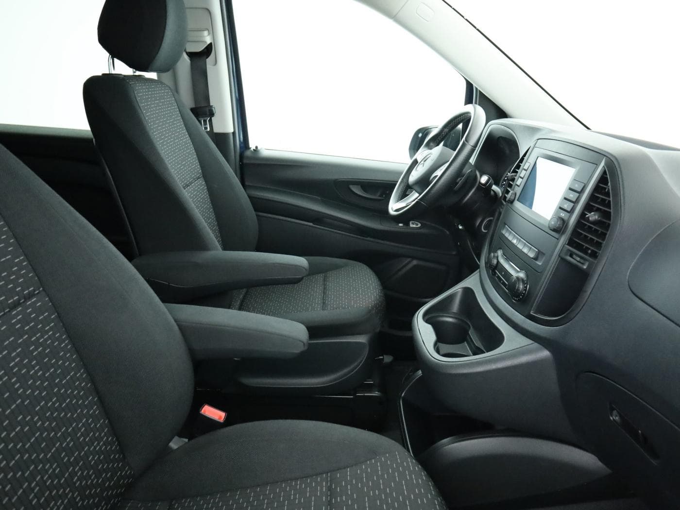 Mercedes-Benz eVito 129 Tourer PRO Lang 8_Sitze Bild 17