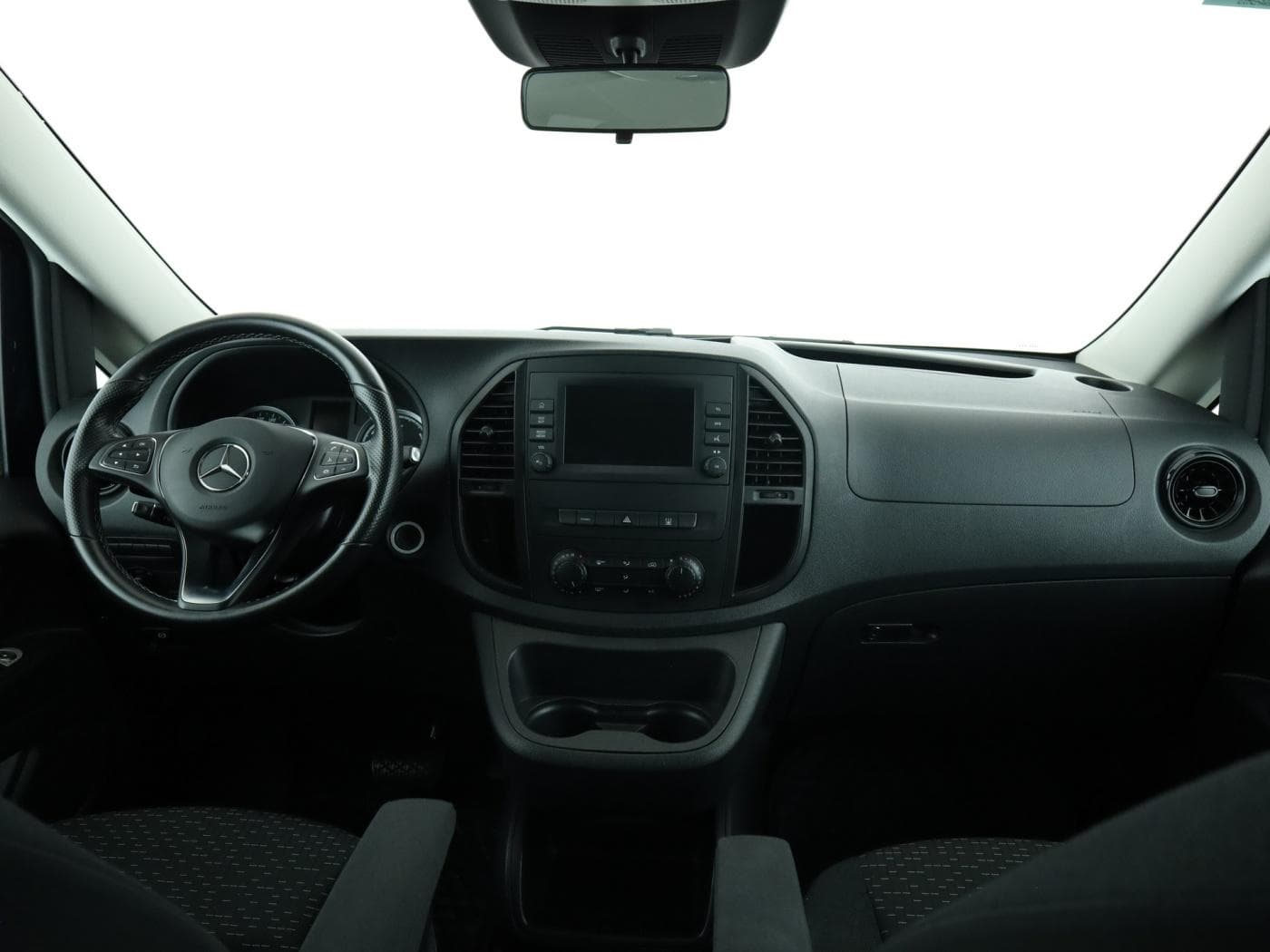 Mercedes-Benz eVito 129 Tourer PRO Lang 8_Sitze Bild 19