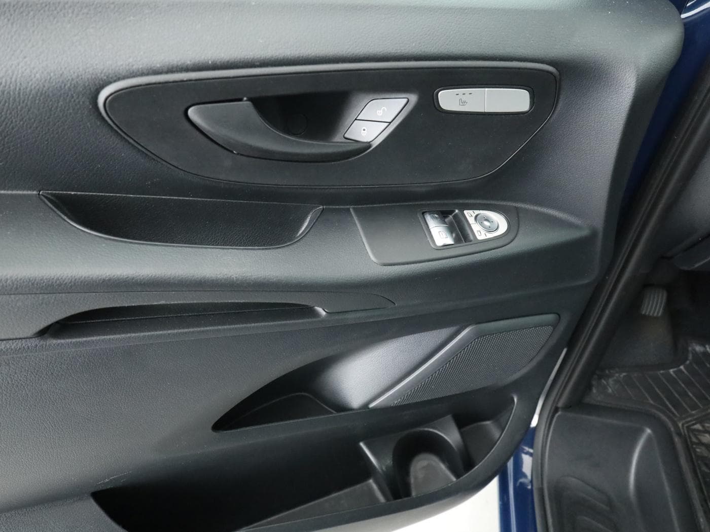 Mercedes-Benz eVito 129 Tourer PRO Lang 8_Sitze Bild 20