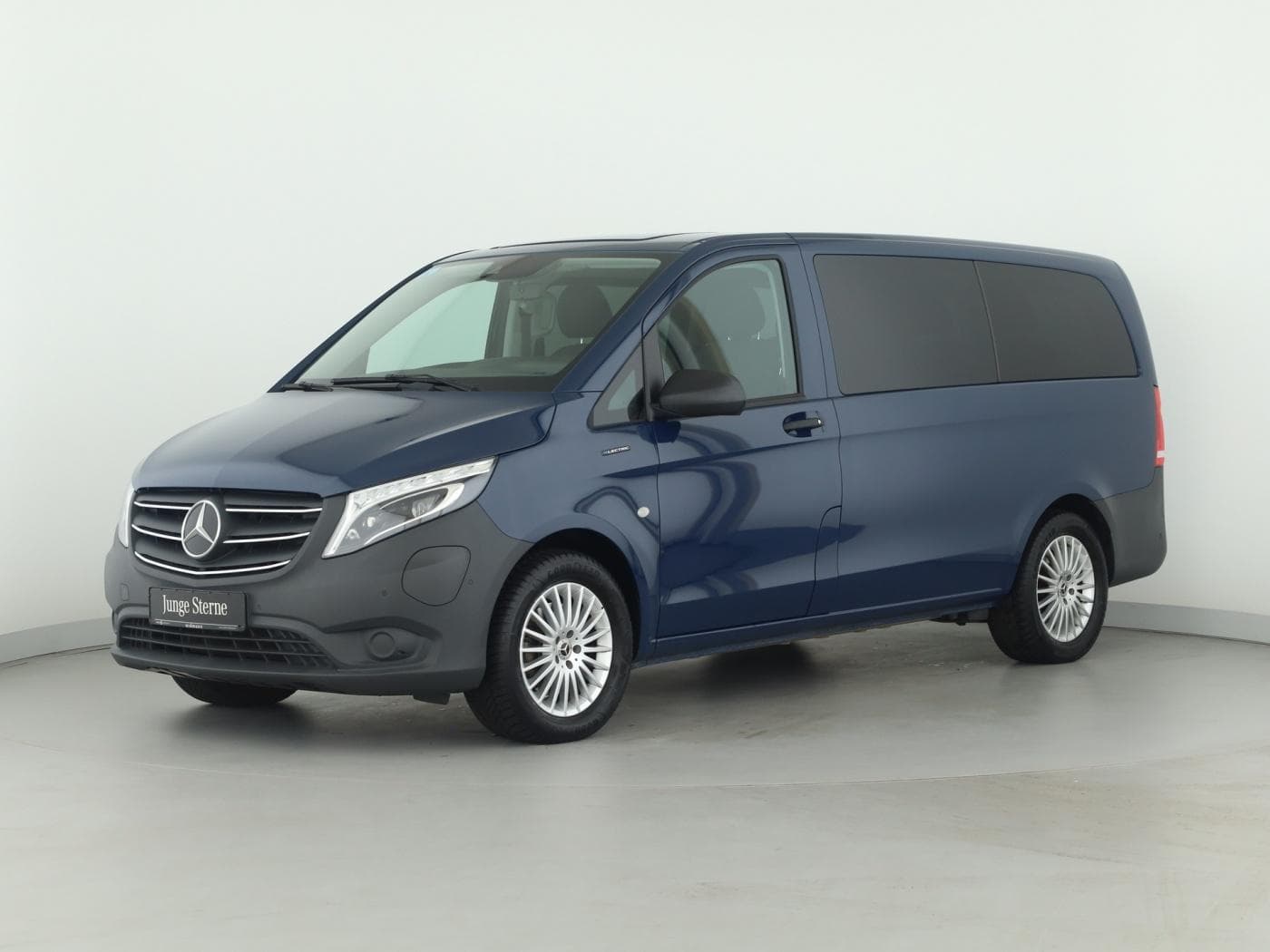 Mercedes-Benz eVito 129 Tourer PRO Lang 8_Sitze Bild 5