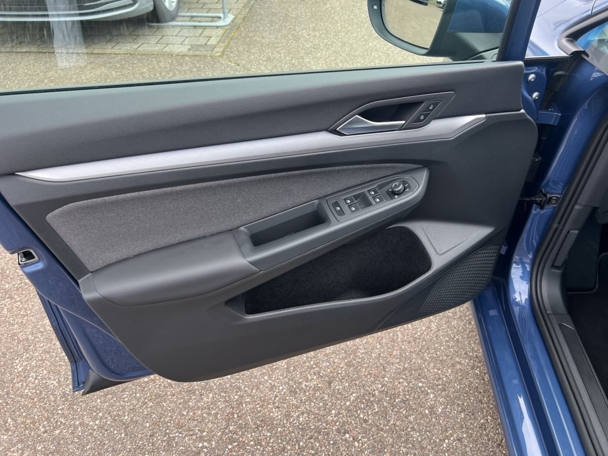 Volkswagen Golf Life 1,5 TSI 115 PS ACC Bild 17