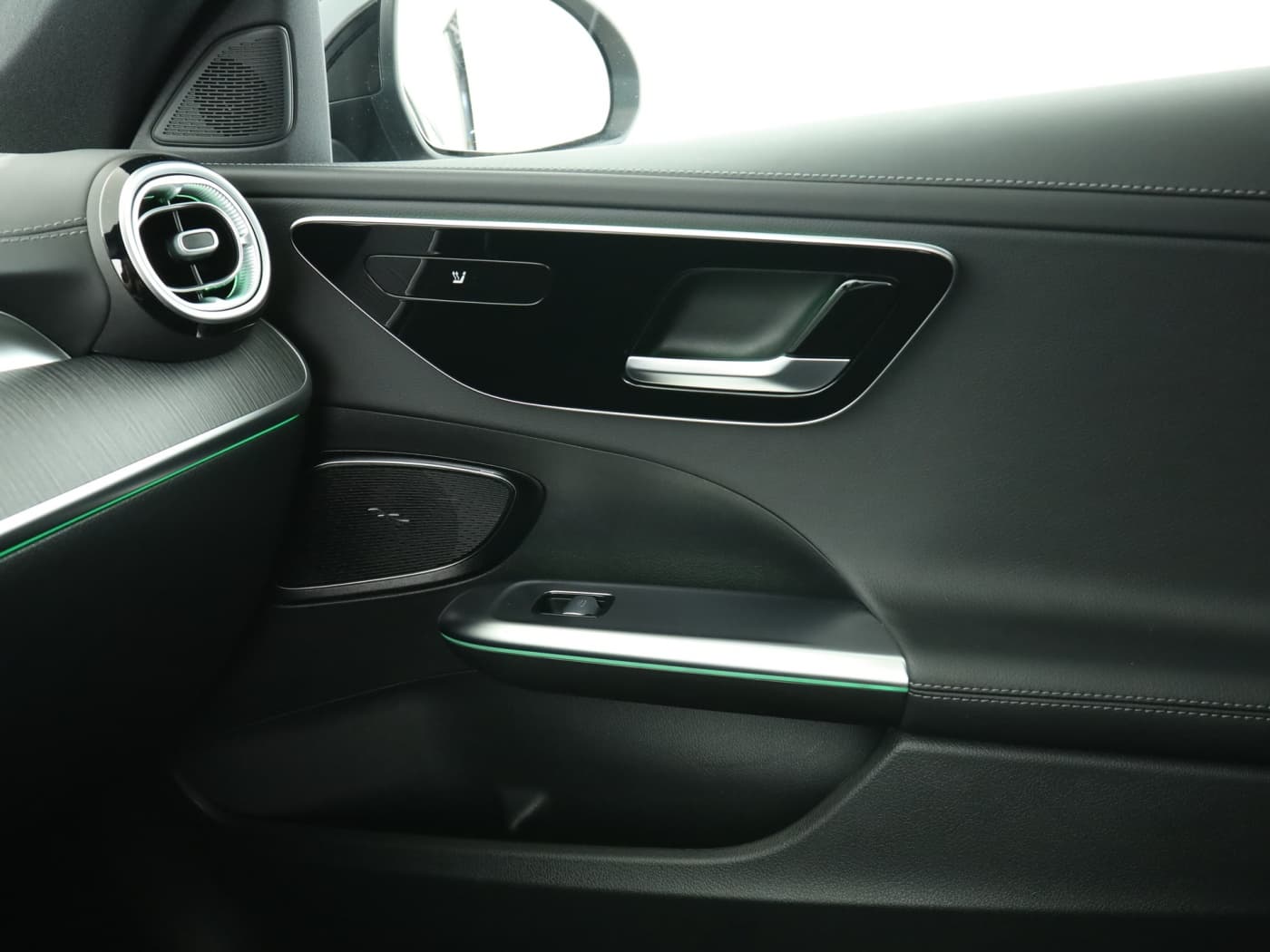 Mercedes-Benz C 300 e T Bild 16
