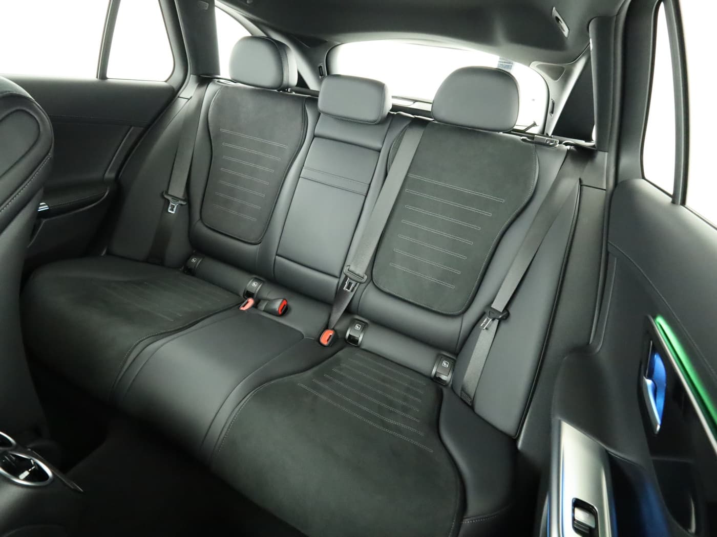 Mercedes-Benz C 300 e T Bild 18
