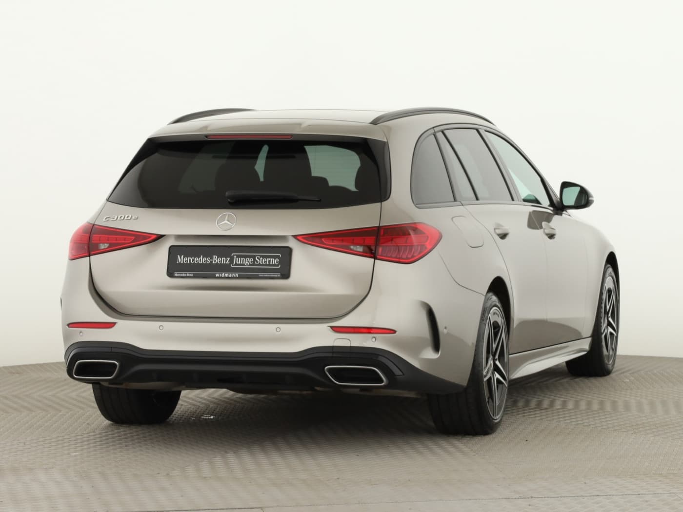 Mercedes-Benz C 300 e T Bild 2