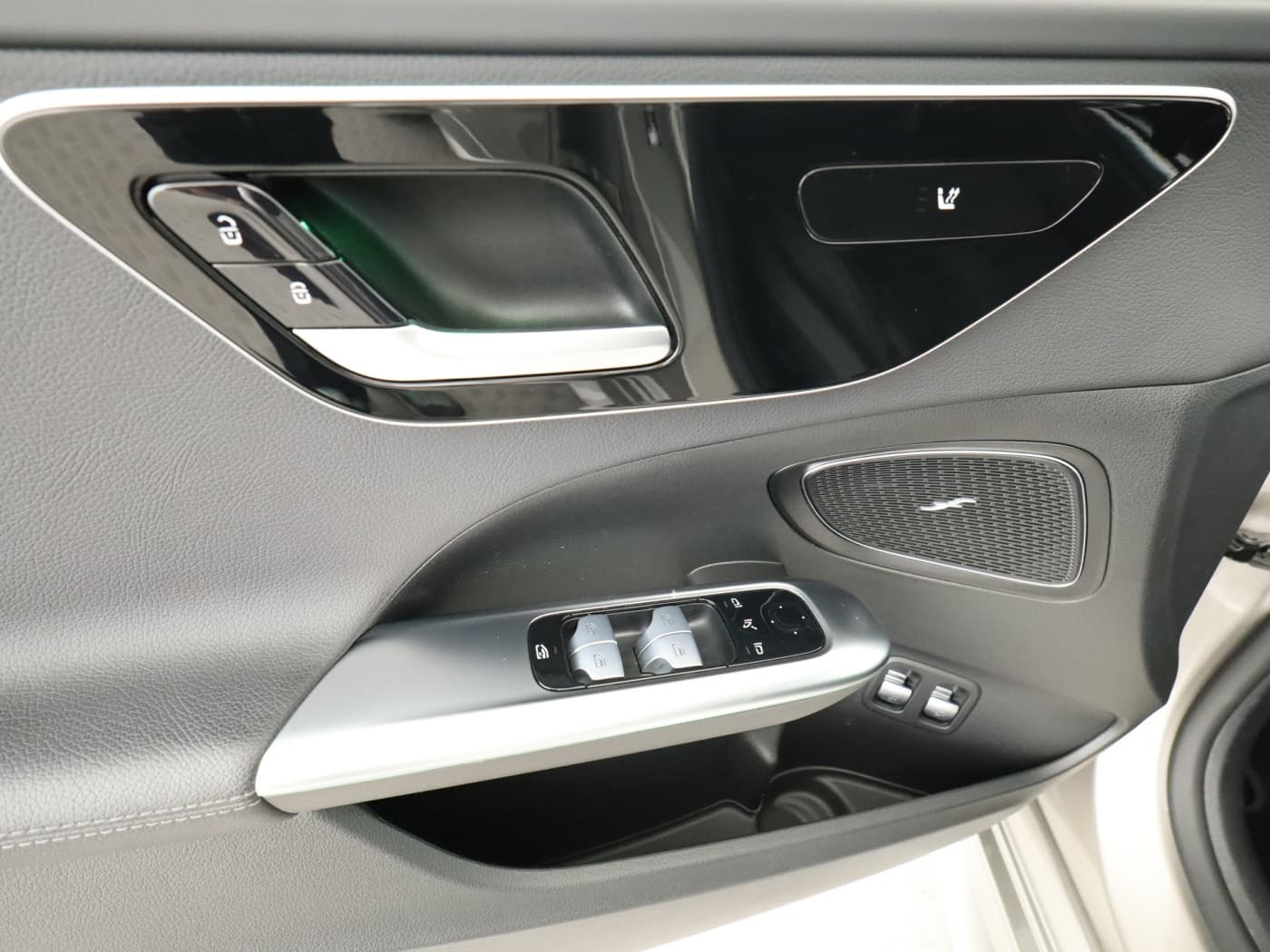 Mercedes-Benz C 300 e T Bild 20