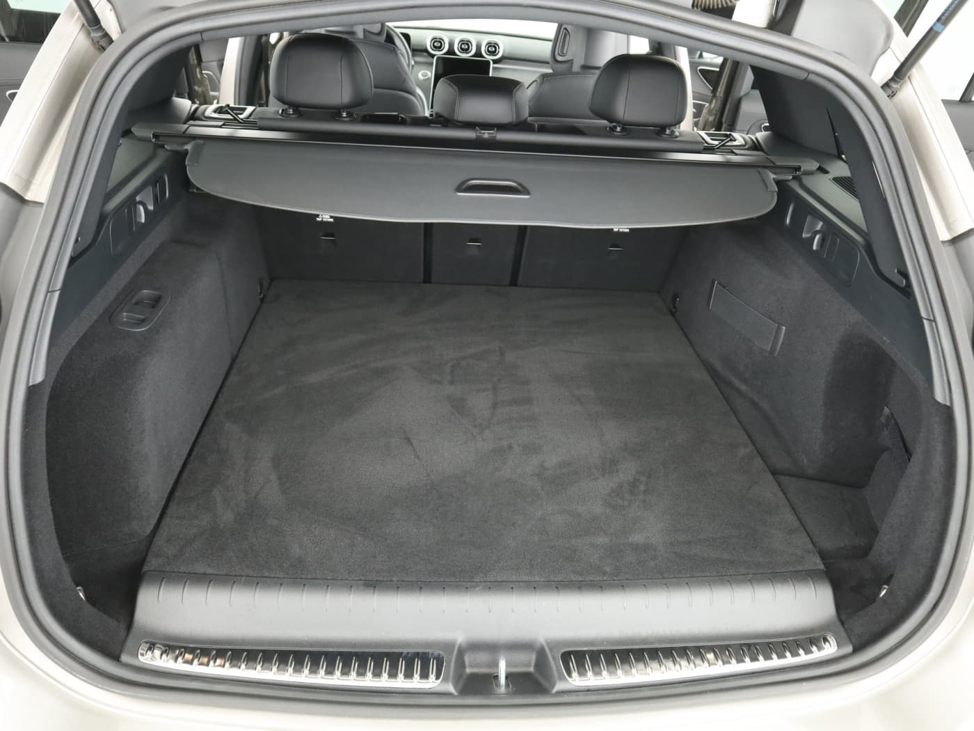 Mercedes-Benz C 300 e T Bild 22