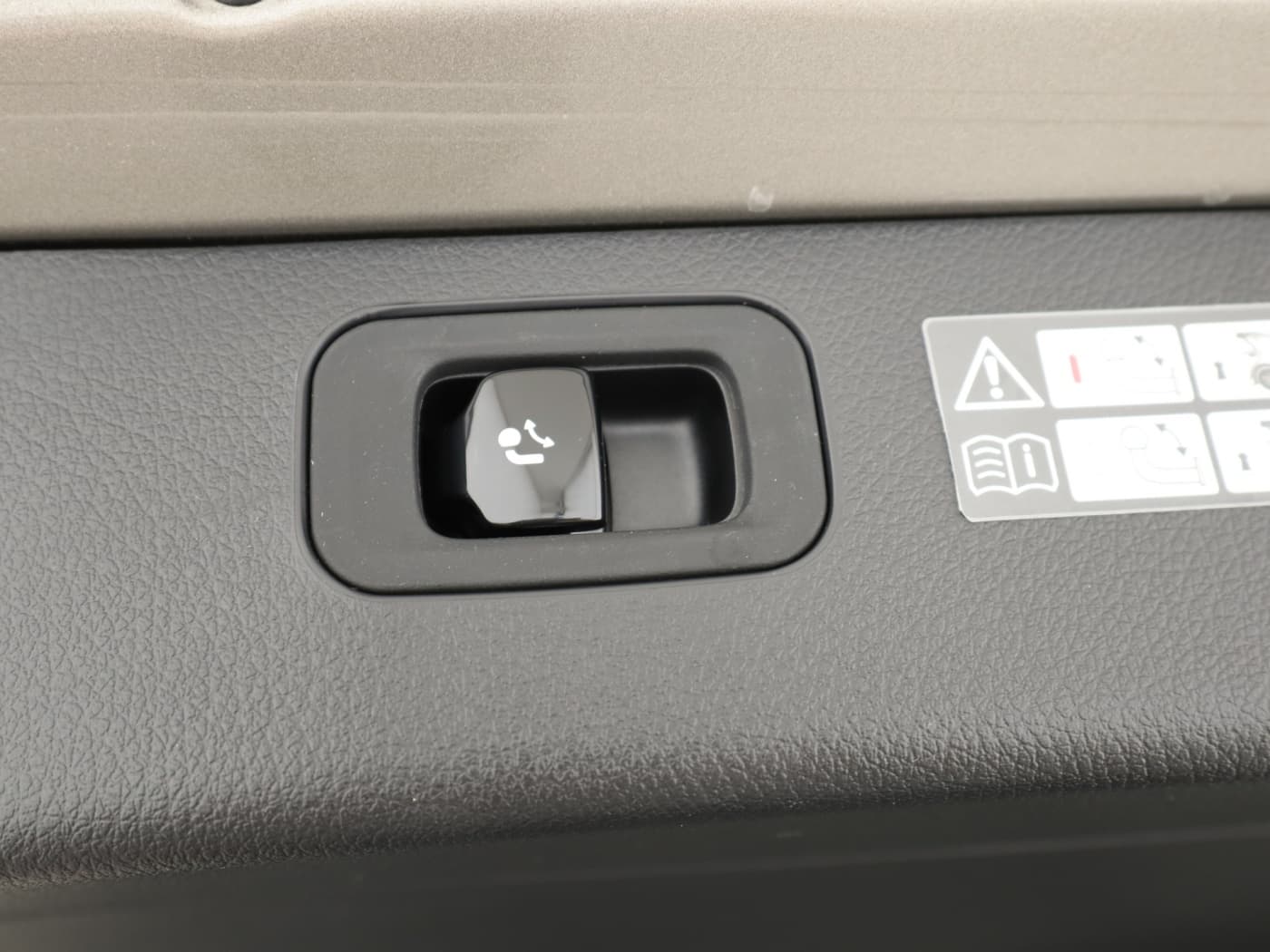 Mercedes-Benz C 300 e T Bild 28