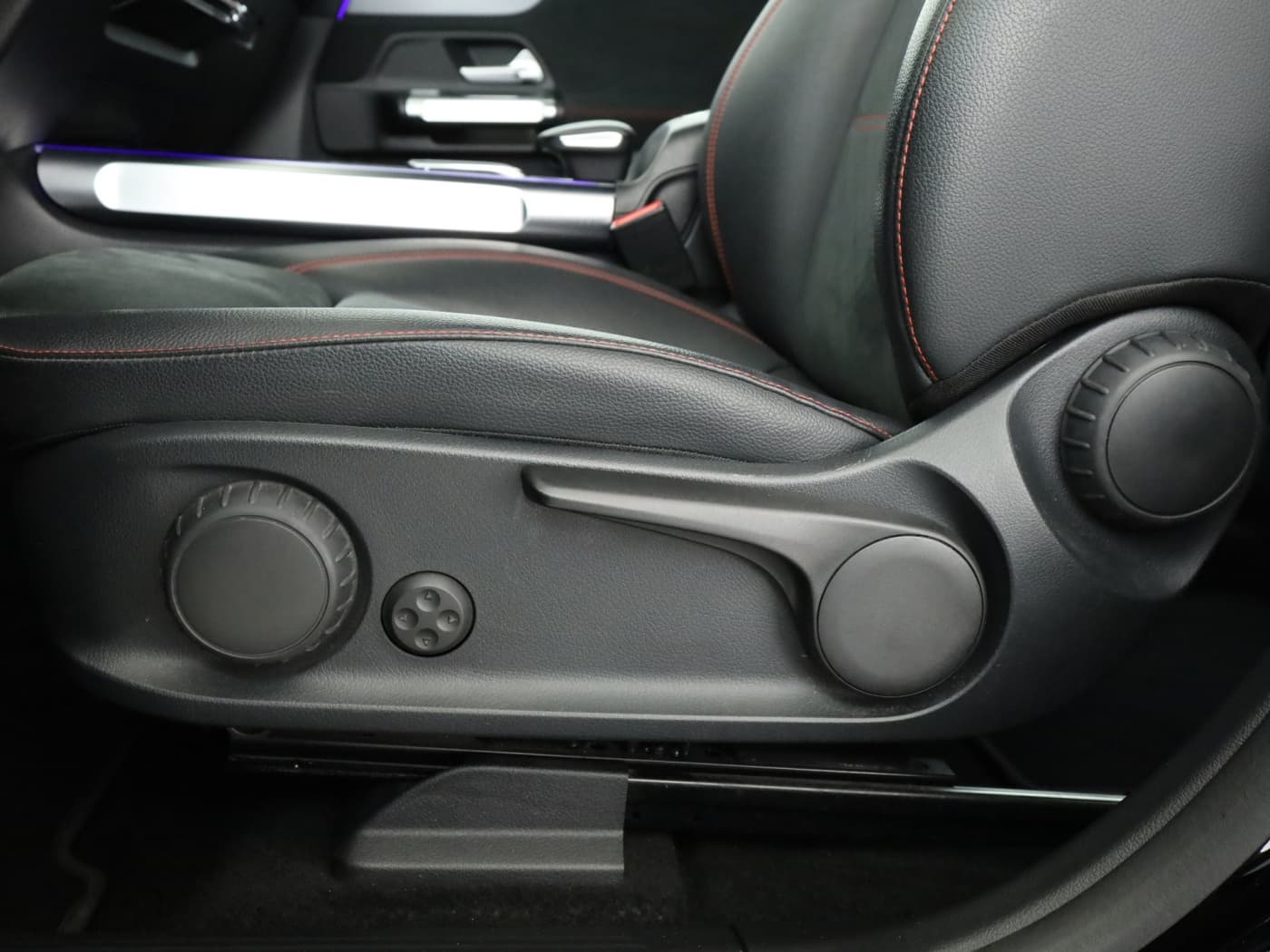 Mercedes-Benz EQB 300 4M Bild 26