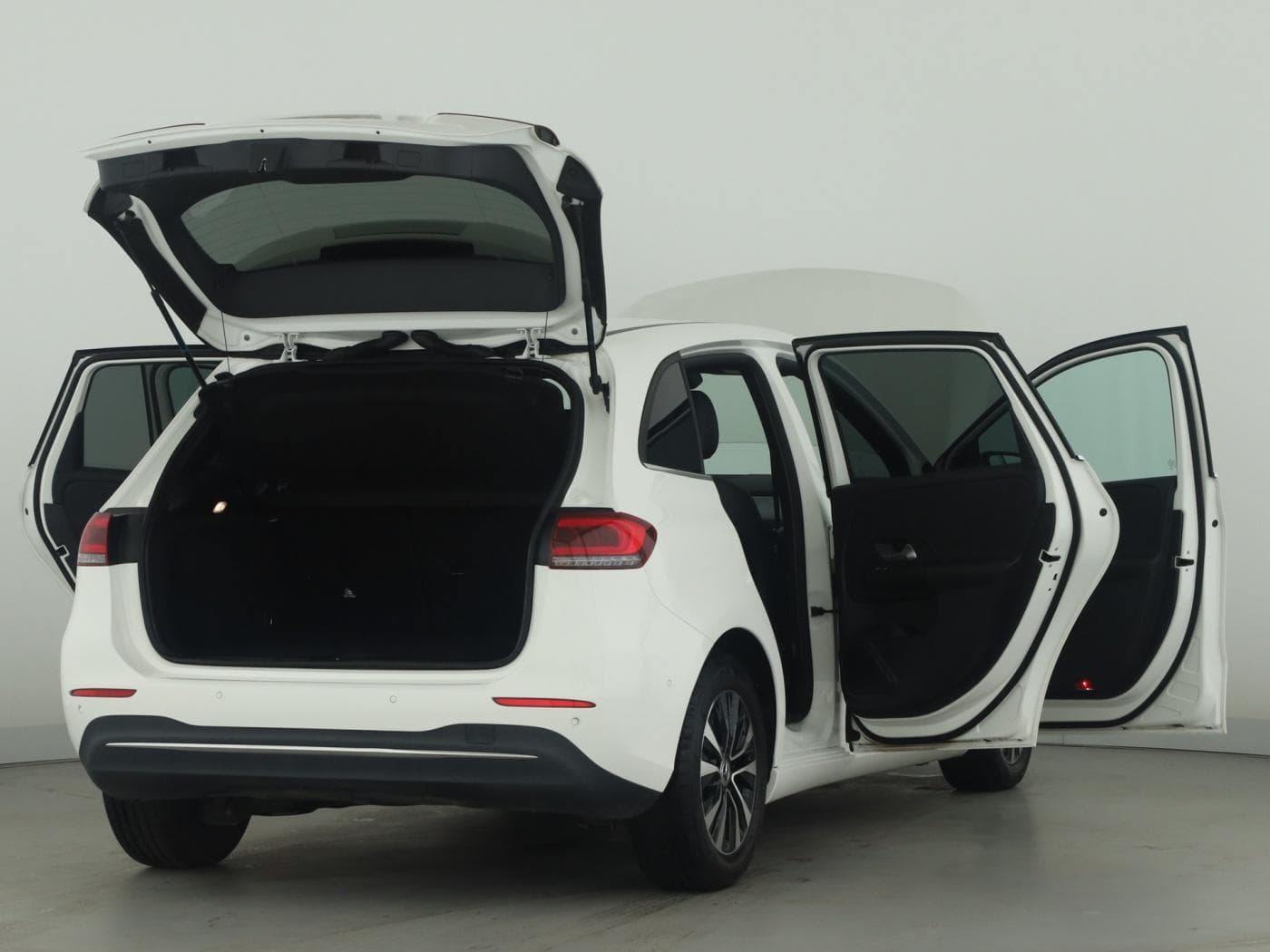 Mercedes-Benz B 180 d Bild 9