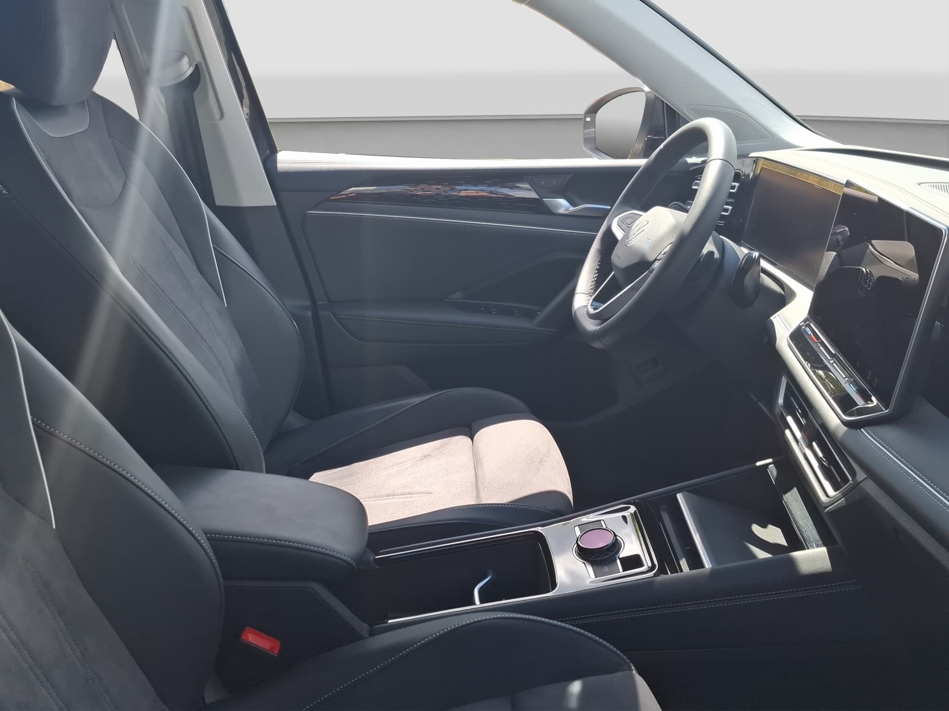 Volkswagen Tiguan Elegance 1.5 TSI 150 PS DSG AHK NAVI Kamera Bild 15