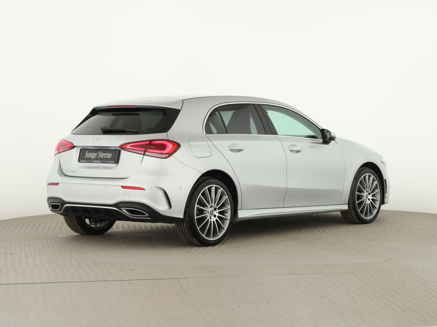 Mercedes-Benz A 250 e Bild 6