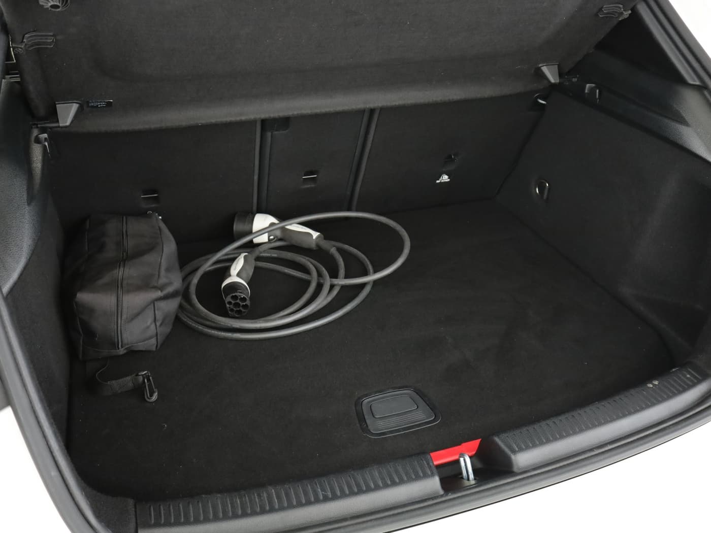 Mercedes-Benz A 250 e Bild 23
