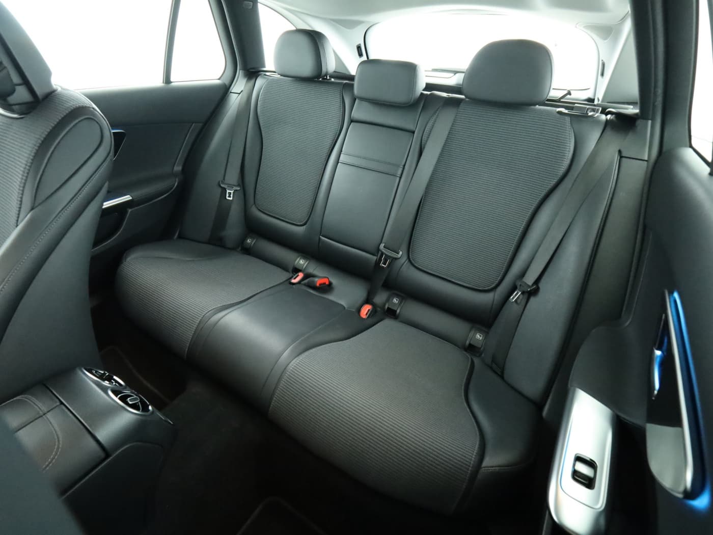 Mercedes-Benz C 300 e T Bild 18