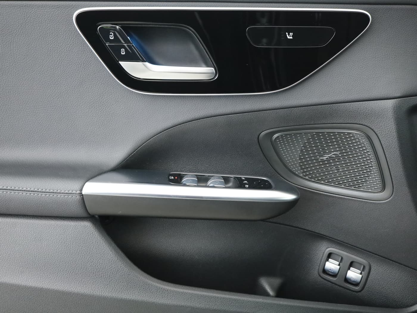 Mercedes-Benz C 300 e T Bild 20