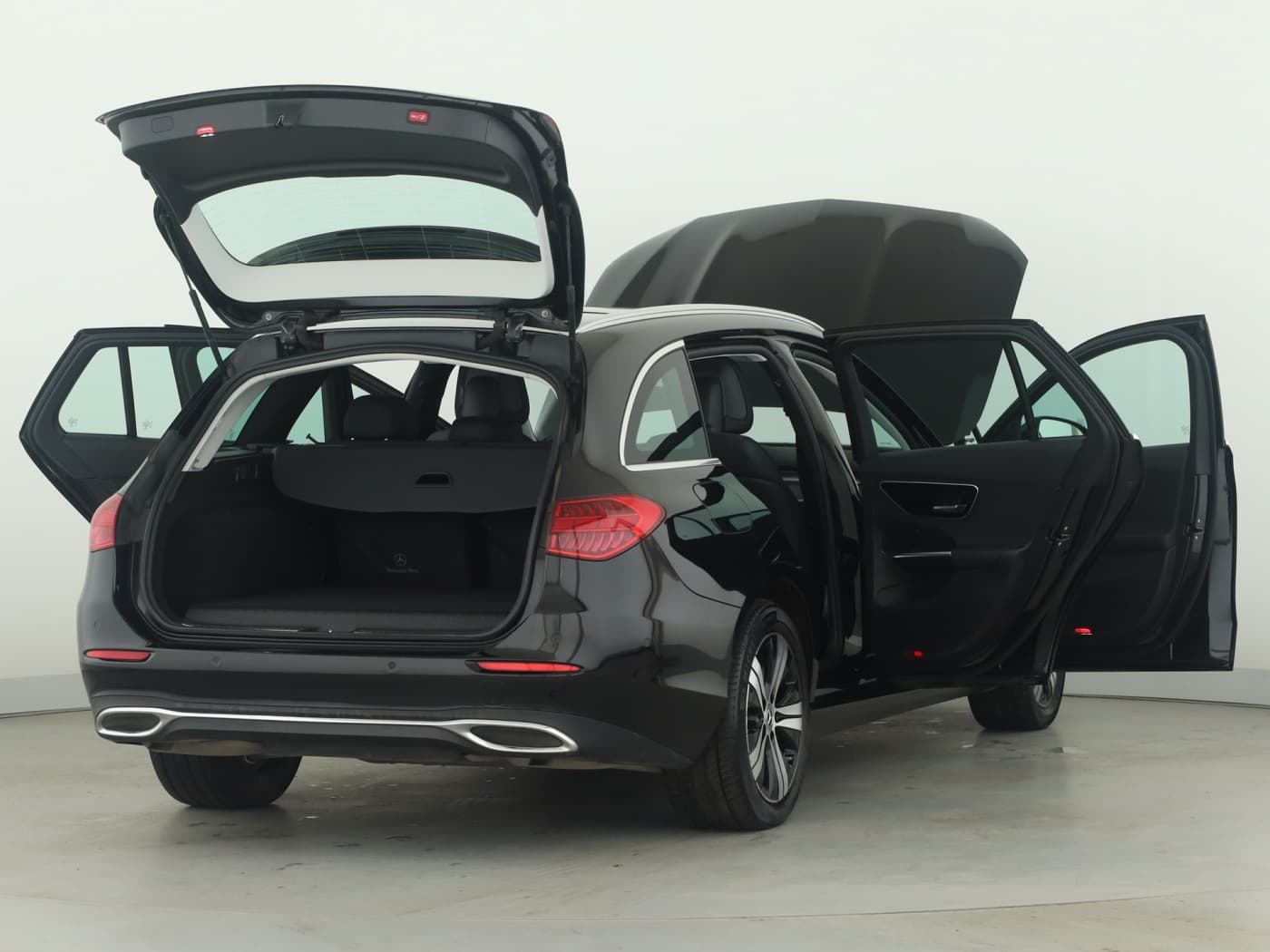 Mercedes-Benz C 300 e T Bild 9