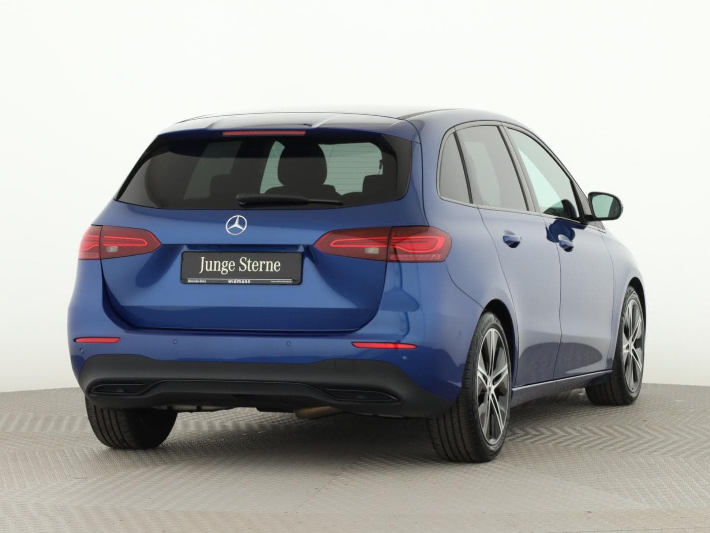 Mercedes-Benz B 220 d Bild 2