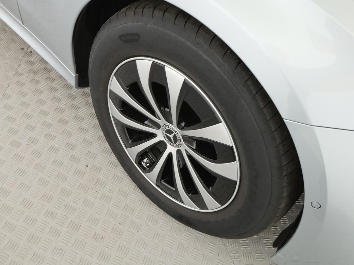 Mercedes-Benz E 220 d Bild 21