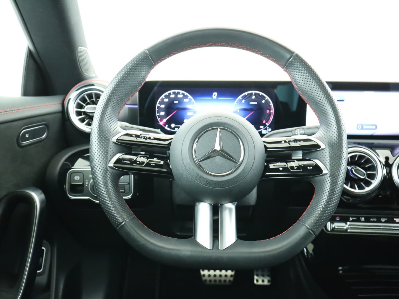 Mercedes-Benz CLA 200 d Bild 11