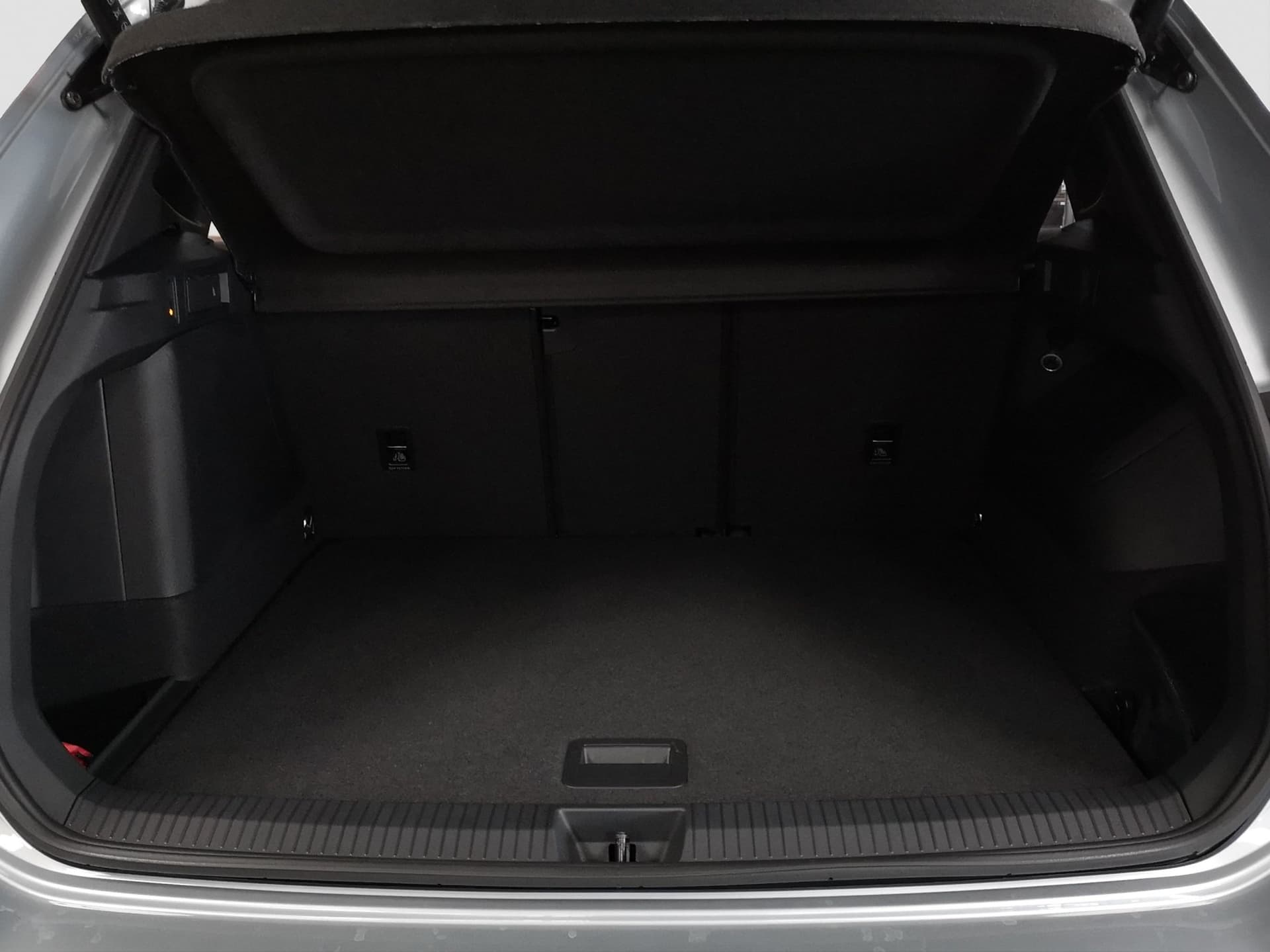 Volkswagen Tiguan R-Line 1.5 l eHybrid OPF / 85 kW (115 PS) 6-Gang-Doppelkupplungsgetriebe DSG Bild 17