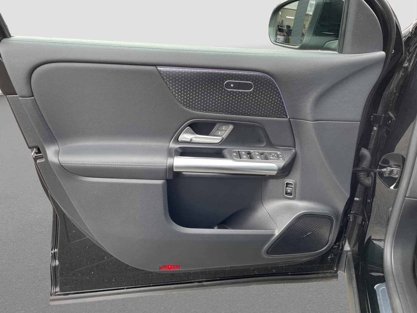 Mercedes-Benz EQA 300 4M Bild 18