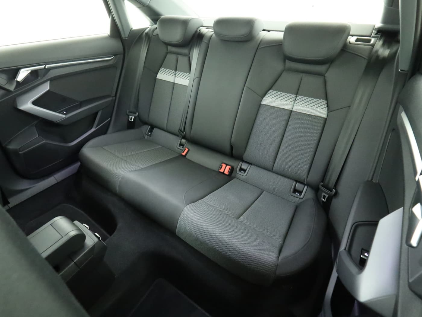 Audi A3 Lim 35 2.0 TDI Bild 18