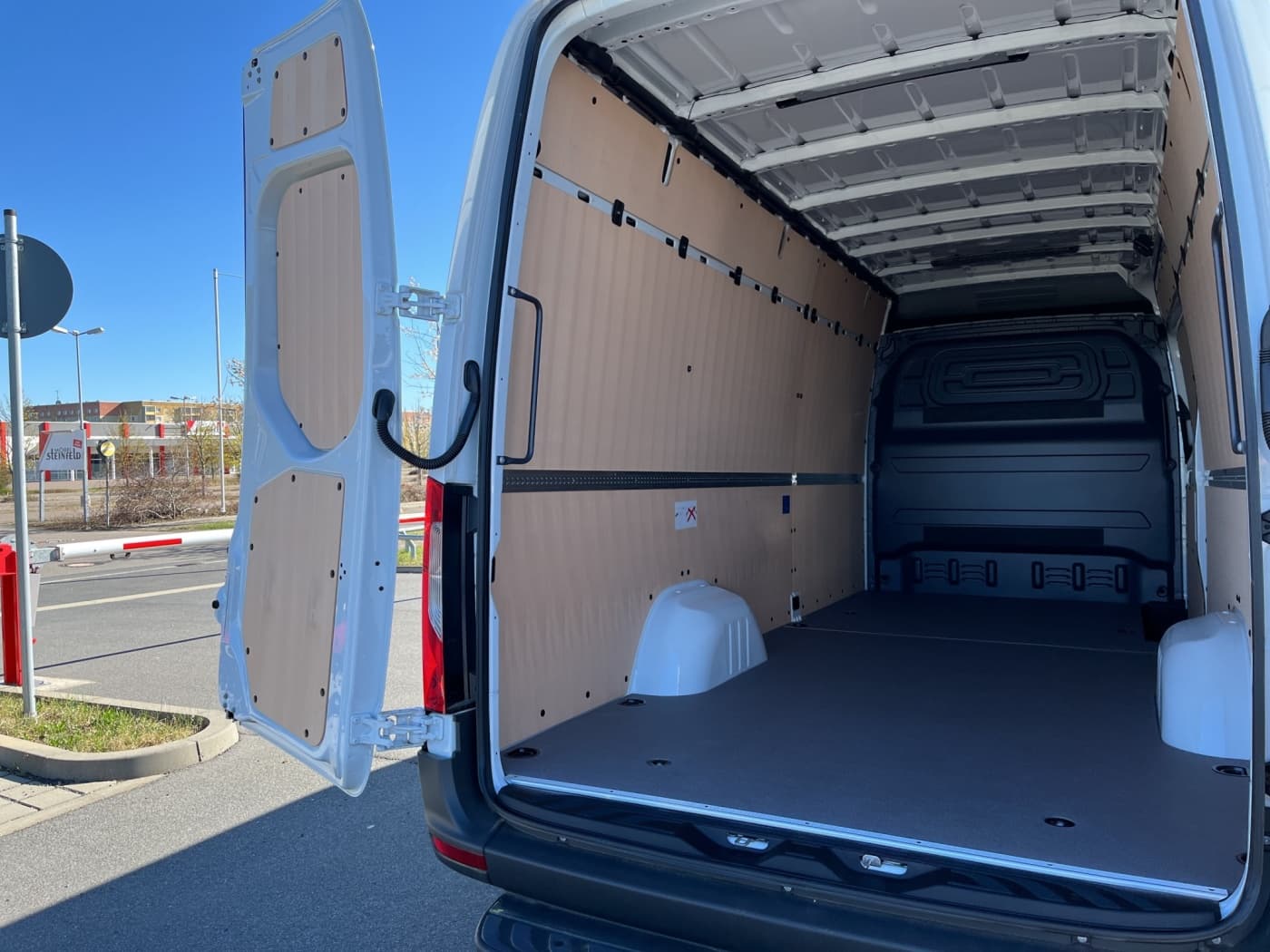 Mercedes-Benz Sprinter 319 CDI Kasten PRO Maxi Bild 20