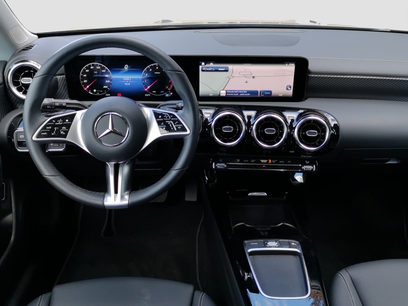 Mercedes-Benz CLA 180 SB Bild 9