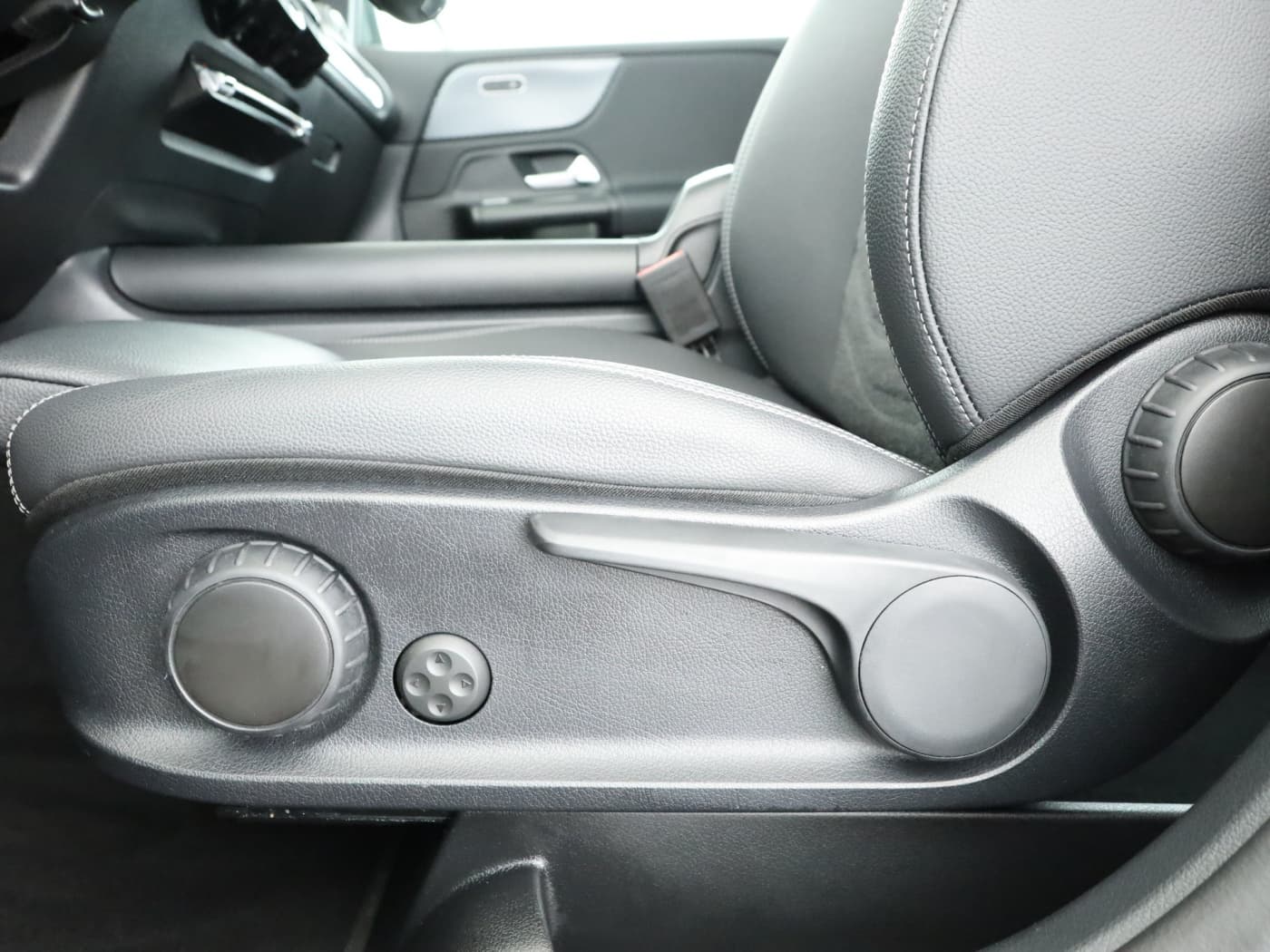 Mercedes-Benz GLB 200 d Bild 30