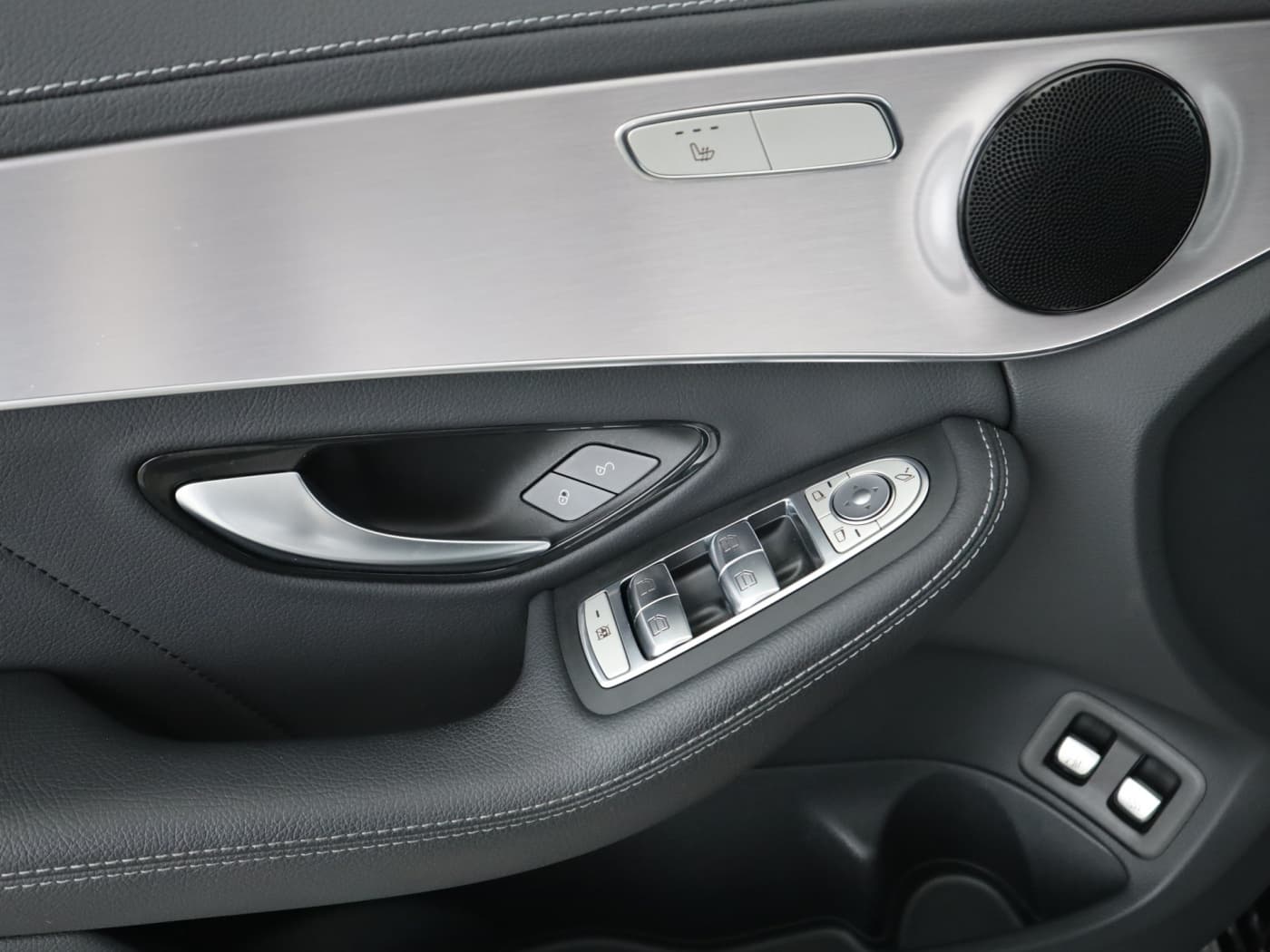 Mercedes-Benz C 300 e T Bild 20