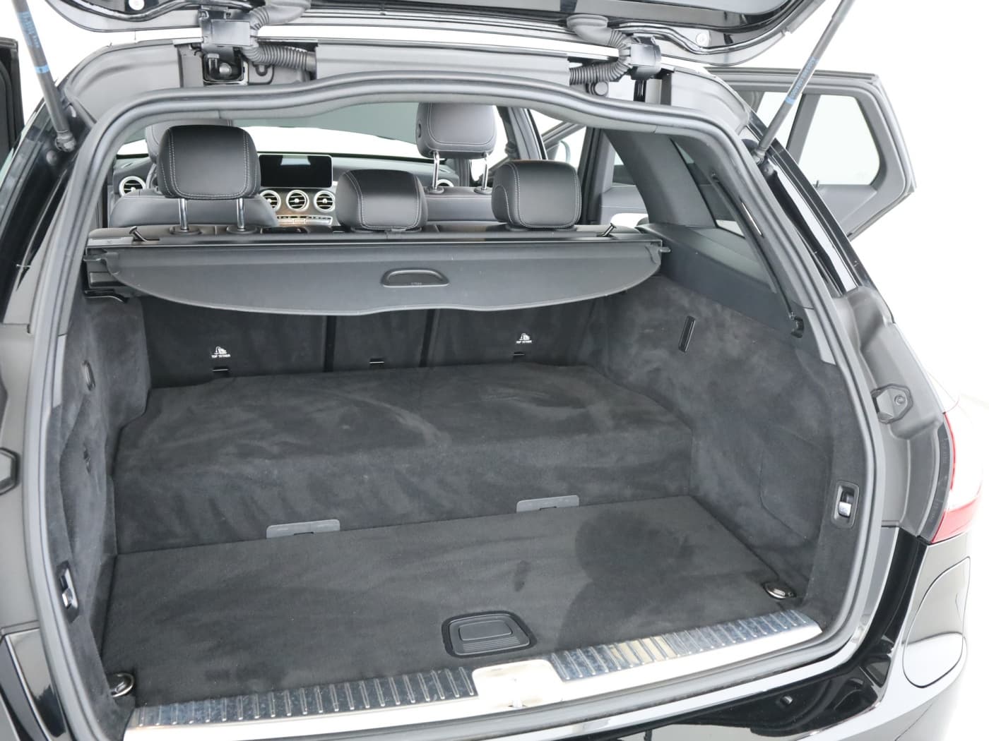 Mercedes-Benz C 300 e T Bild 23