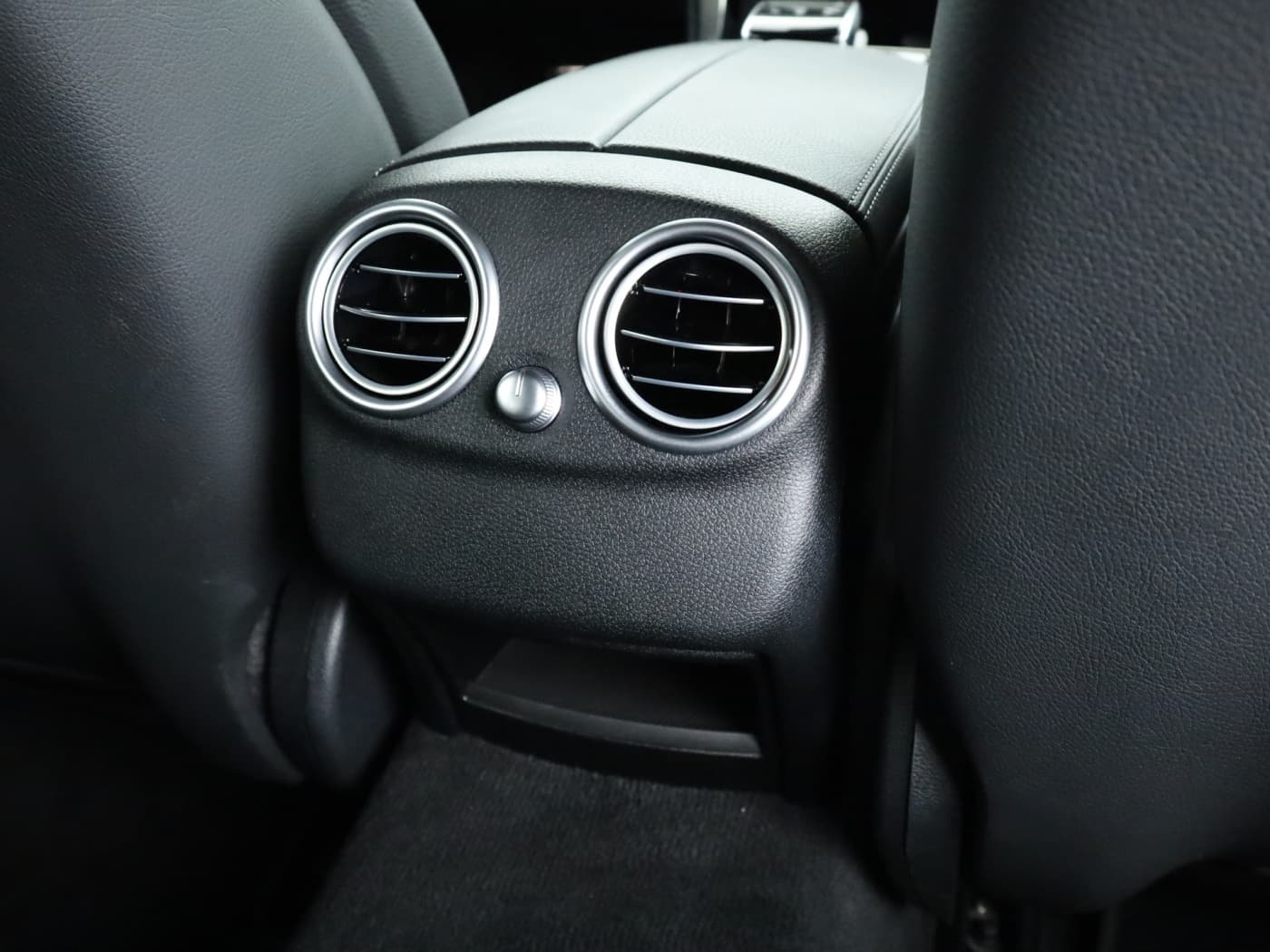 Mercedes-Benz C 300 e T Bild 24