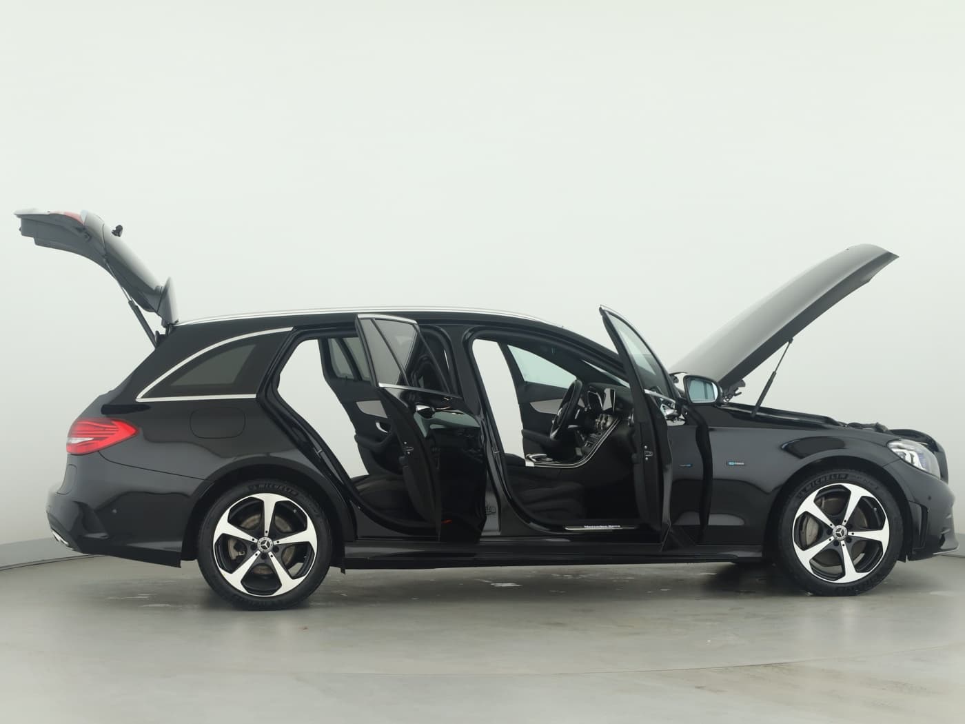 Mercedes-Benz C 300 e T Bild 8