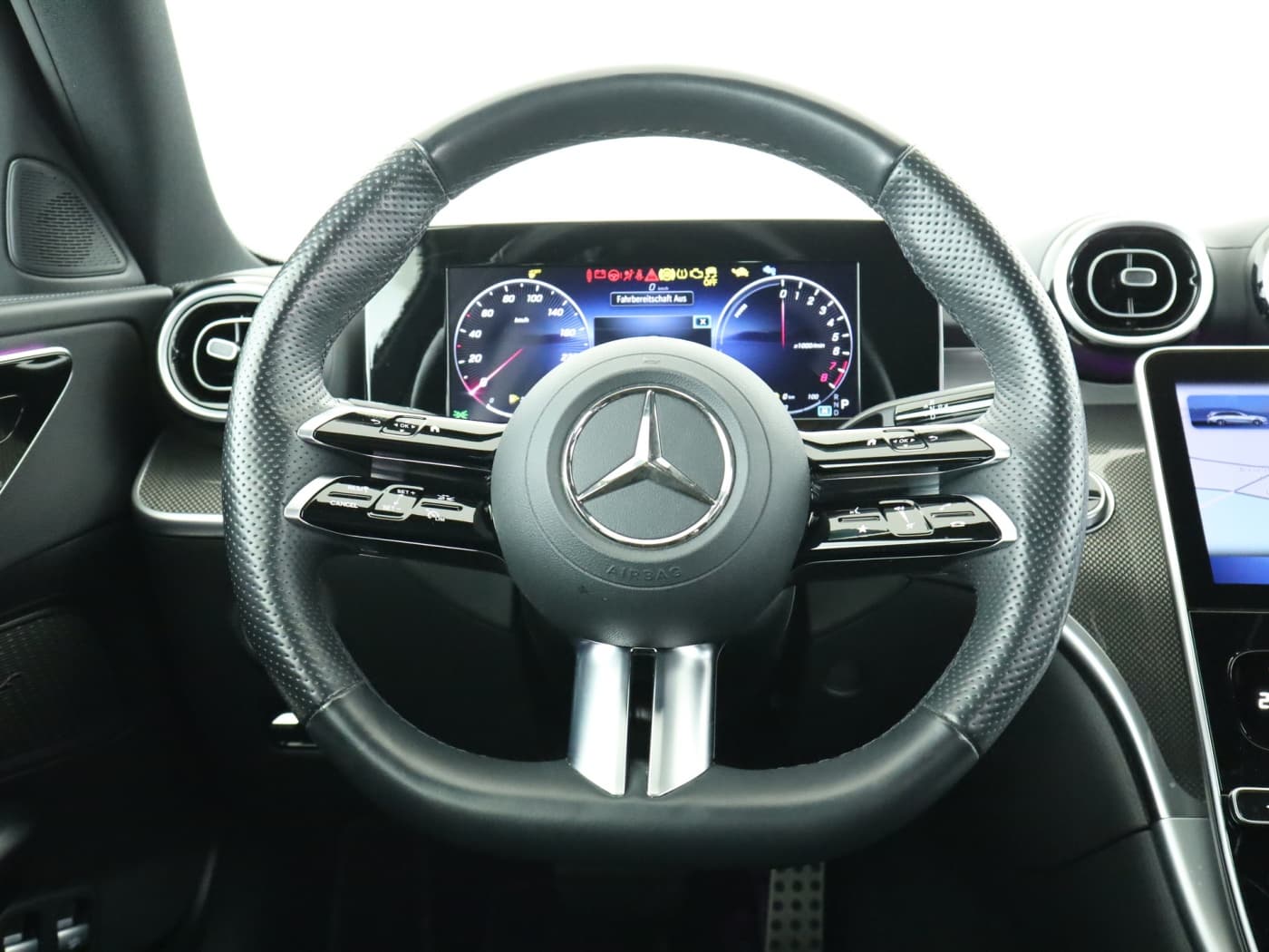 Mercedes-Benz C 300 e T Bild 11