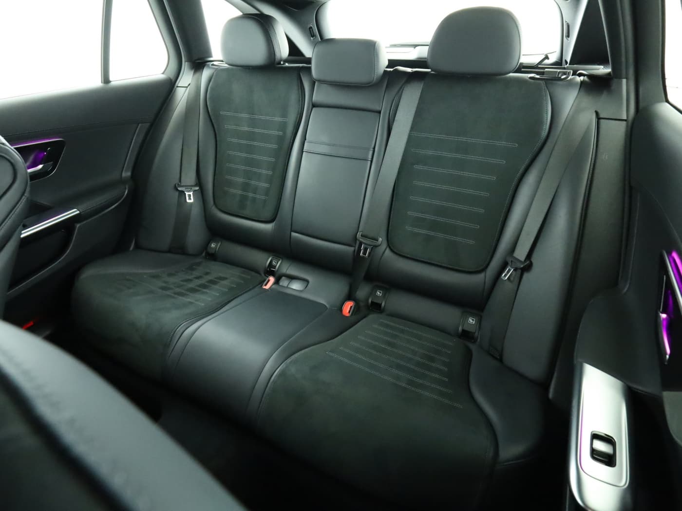 Mercedes-Benz C 300 e T Bild 18