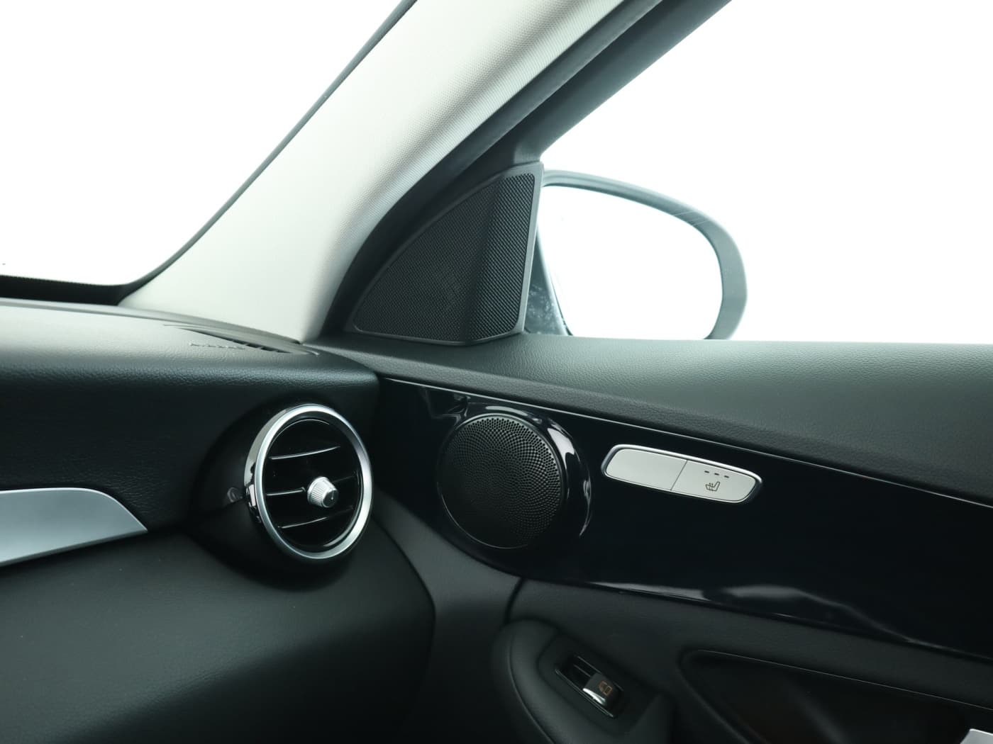 Mercedes-Benz C 300 e T Bild 16