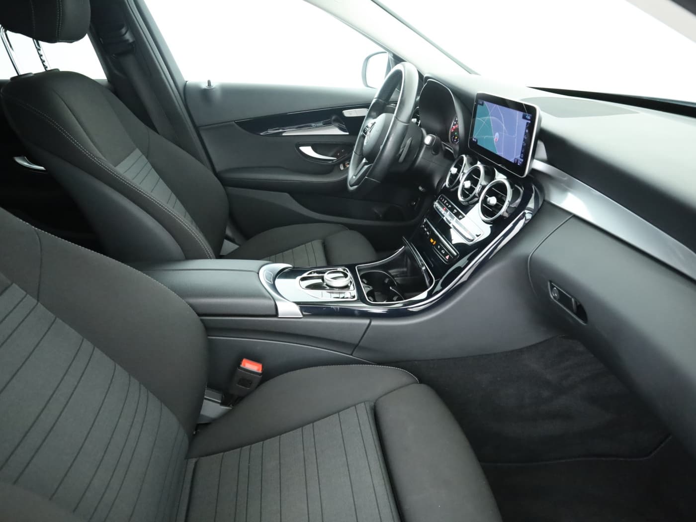 Mercedes-Benz C 300 e T Bild 17