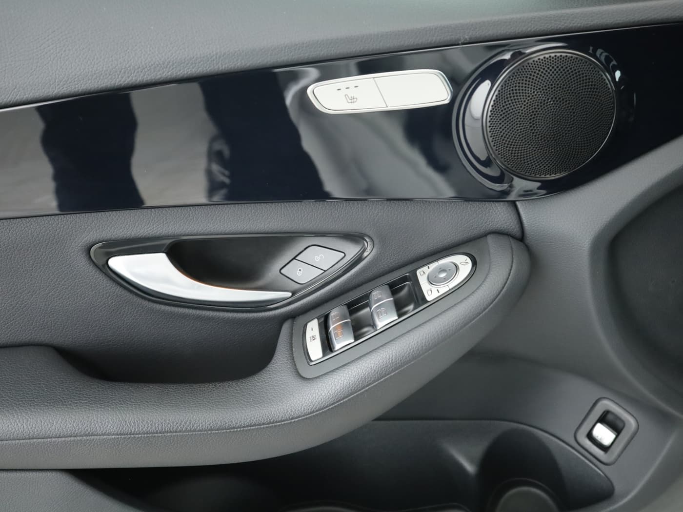 Mercedes-Benz C 300 e T Bild 20