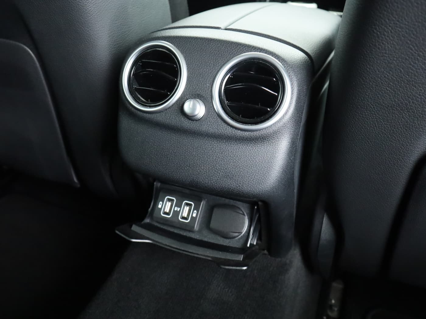 Mercedes-Benz C 300 e T Bild 23